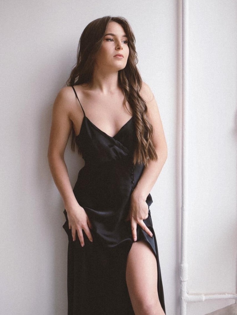 Индивидуалка Питера Полина с 3 размером груди предлагает интим услуги у метро Владимирская  +7(981)002-14-54 