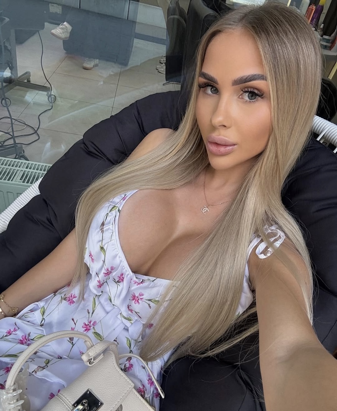 Проститутка Питера Инга с 4 размером груди предлагает интим услуги у метро Петроградская  +7(921)946-52-55 