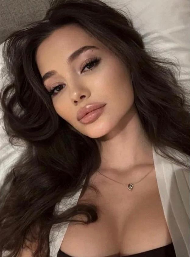 Проститутка Питера Агнесса с 3 размером груди предлагает интим услуги у метро Чкаловская  +7(921)946-52-55 